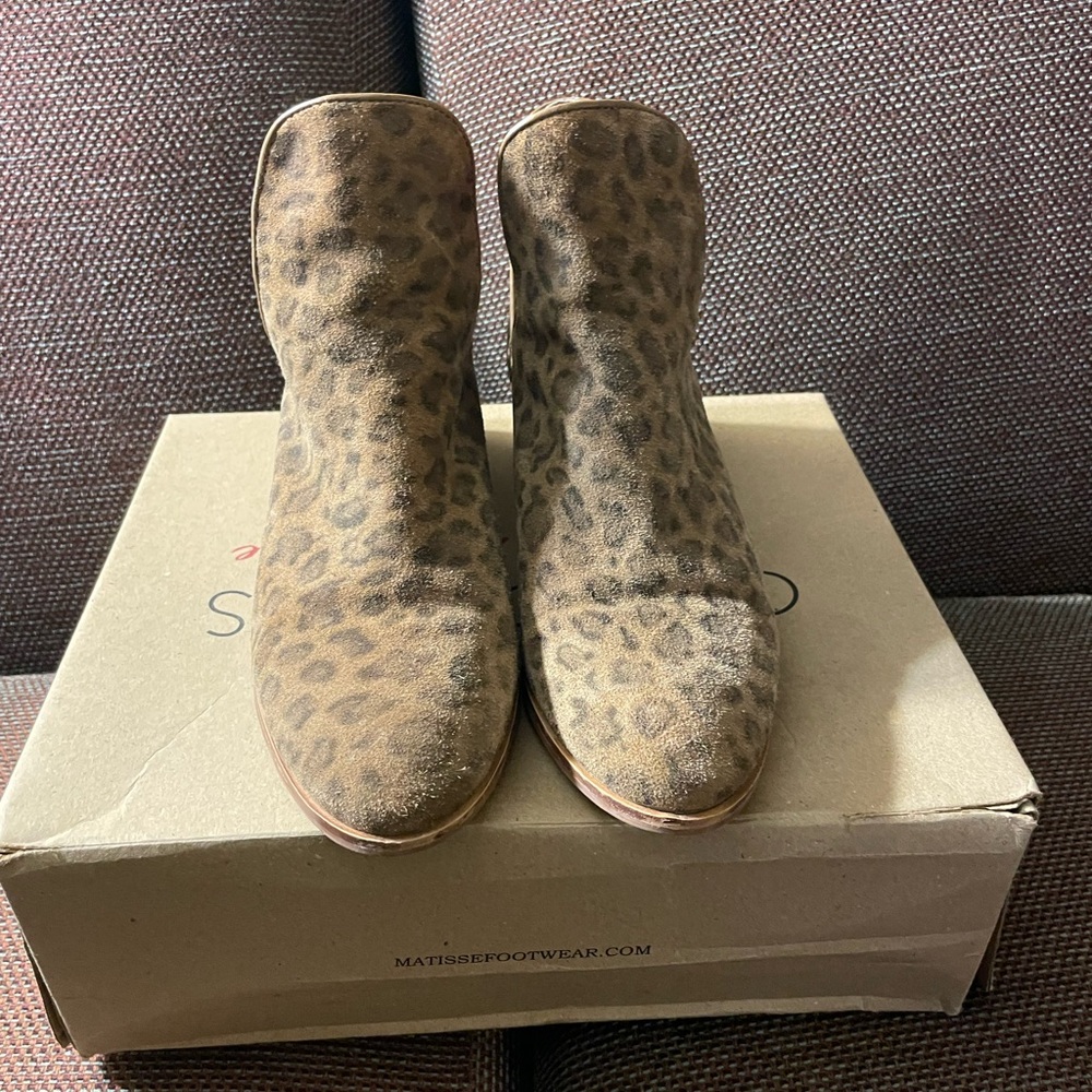 Coconuts by Matisse Becca Panther ankle boots Size 8 in good used condition.